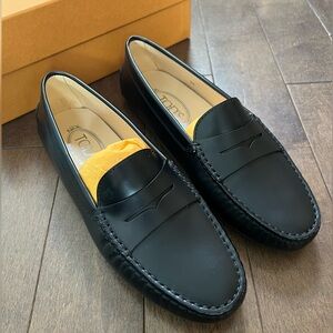 Tod's Black Leather Loafers for Women
